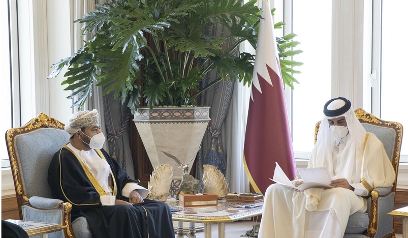 Qatar Amir Receives Message from Sultan of Oman